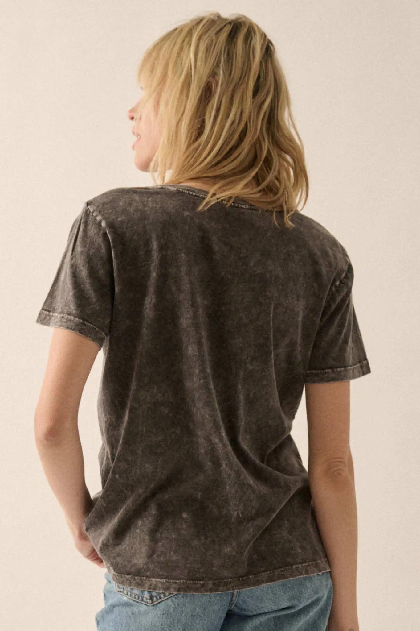 Wings of Love Vintage-Wash Graphic Tee